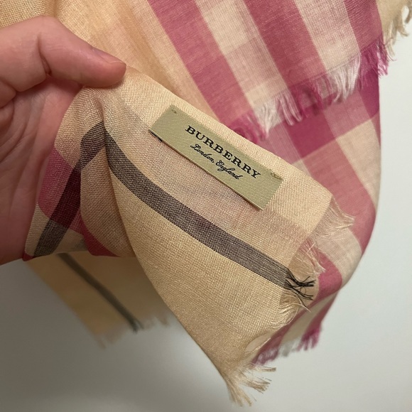 Authentic Burberry scarf - Picture 2 of 7